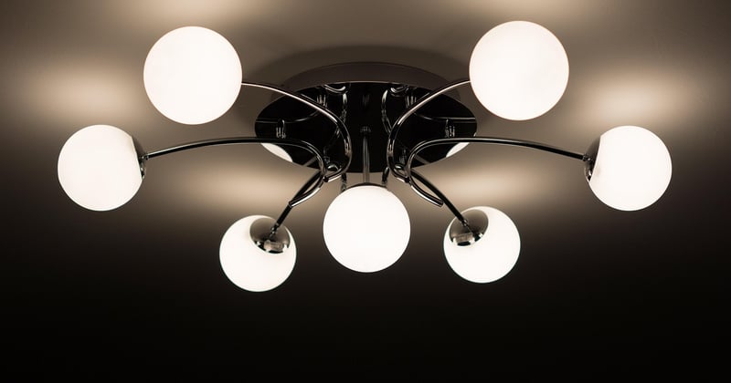 Lampe anschließen mit 2 Kabeln: So gelingt es sicher